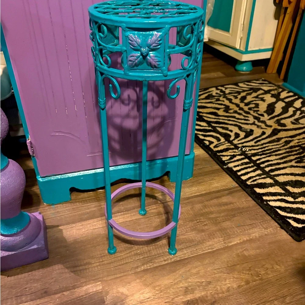 Wrought iron plantt stand painted in turquoise and pinkish lavender, super cute1